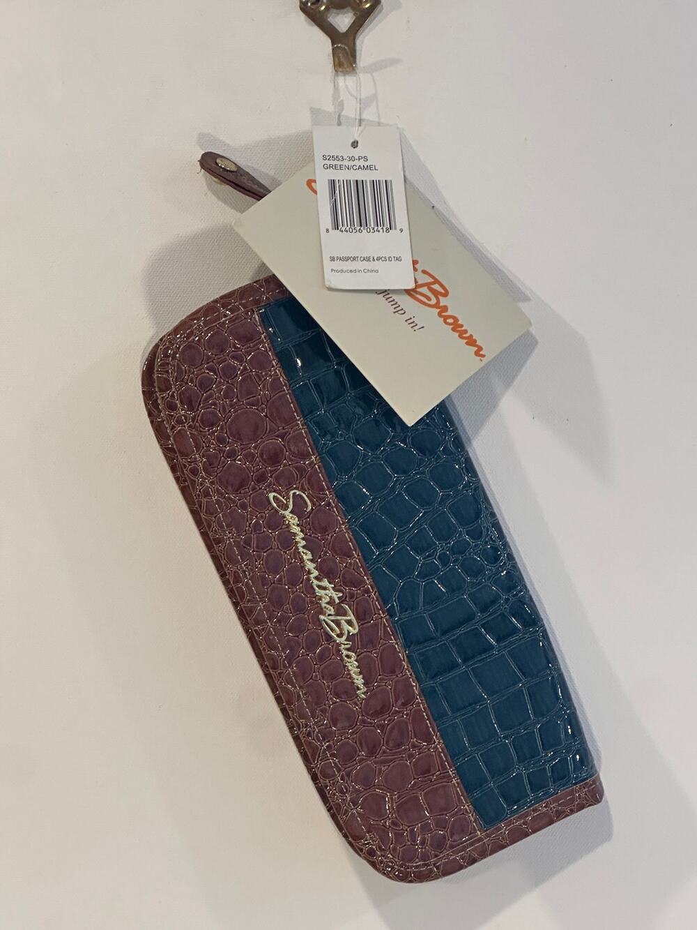 NWT Samantha Brown Croc Embossed Travel Passport Case Zip Wallet Green Camel